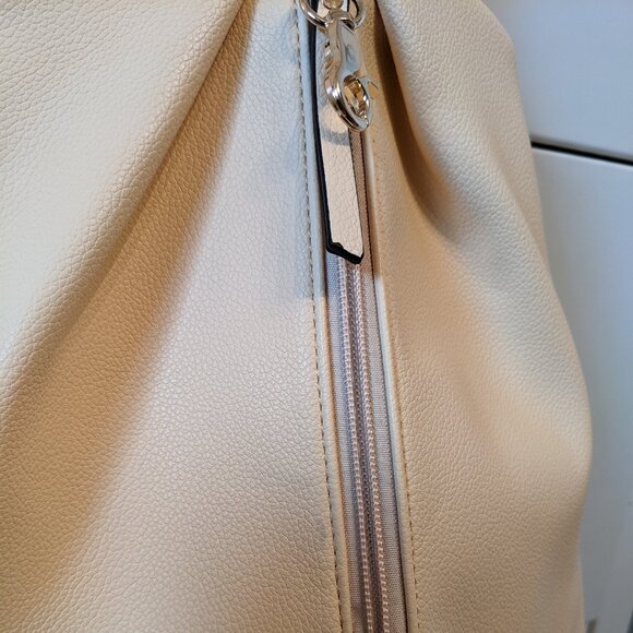 New Buttery Convertible sling bag - Picture 7 of 7